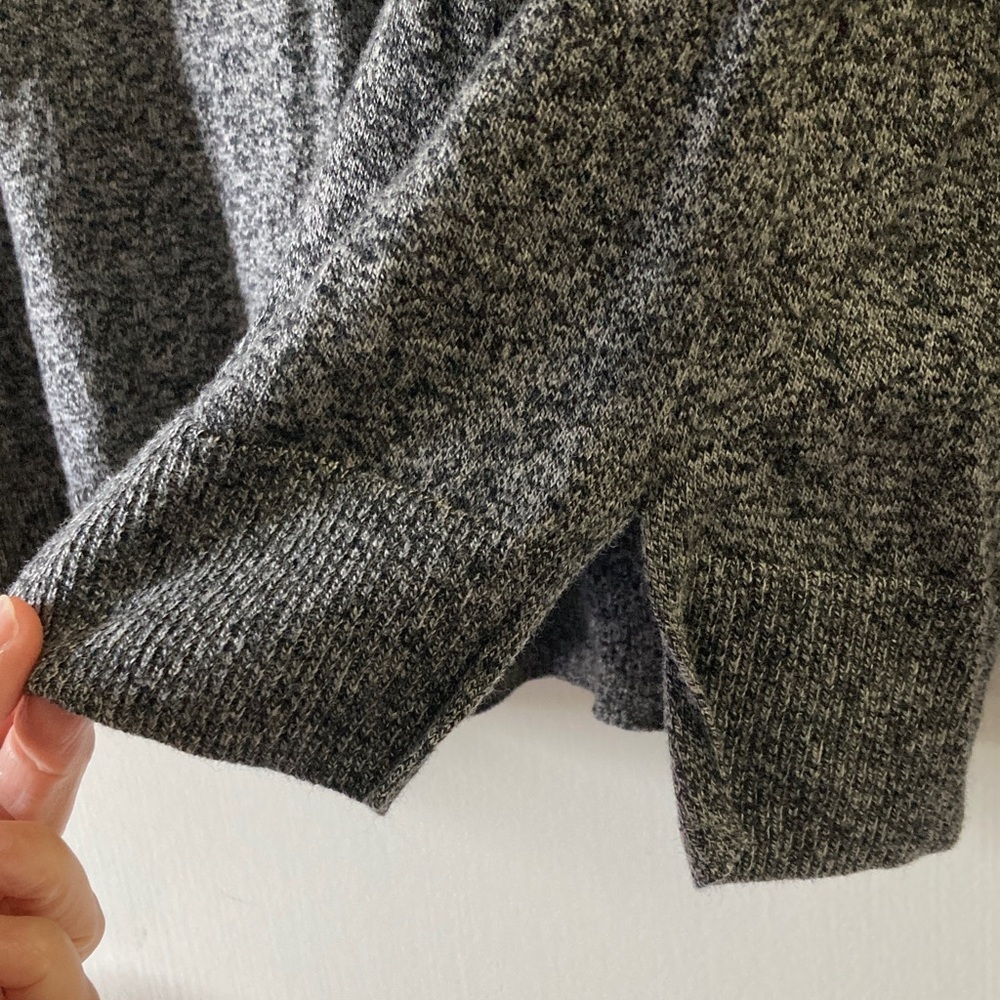 Old Navy Heather Gray Long Sleeve Women's Top - Picture 4 of 5